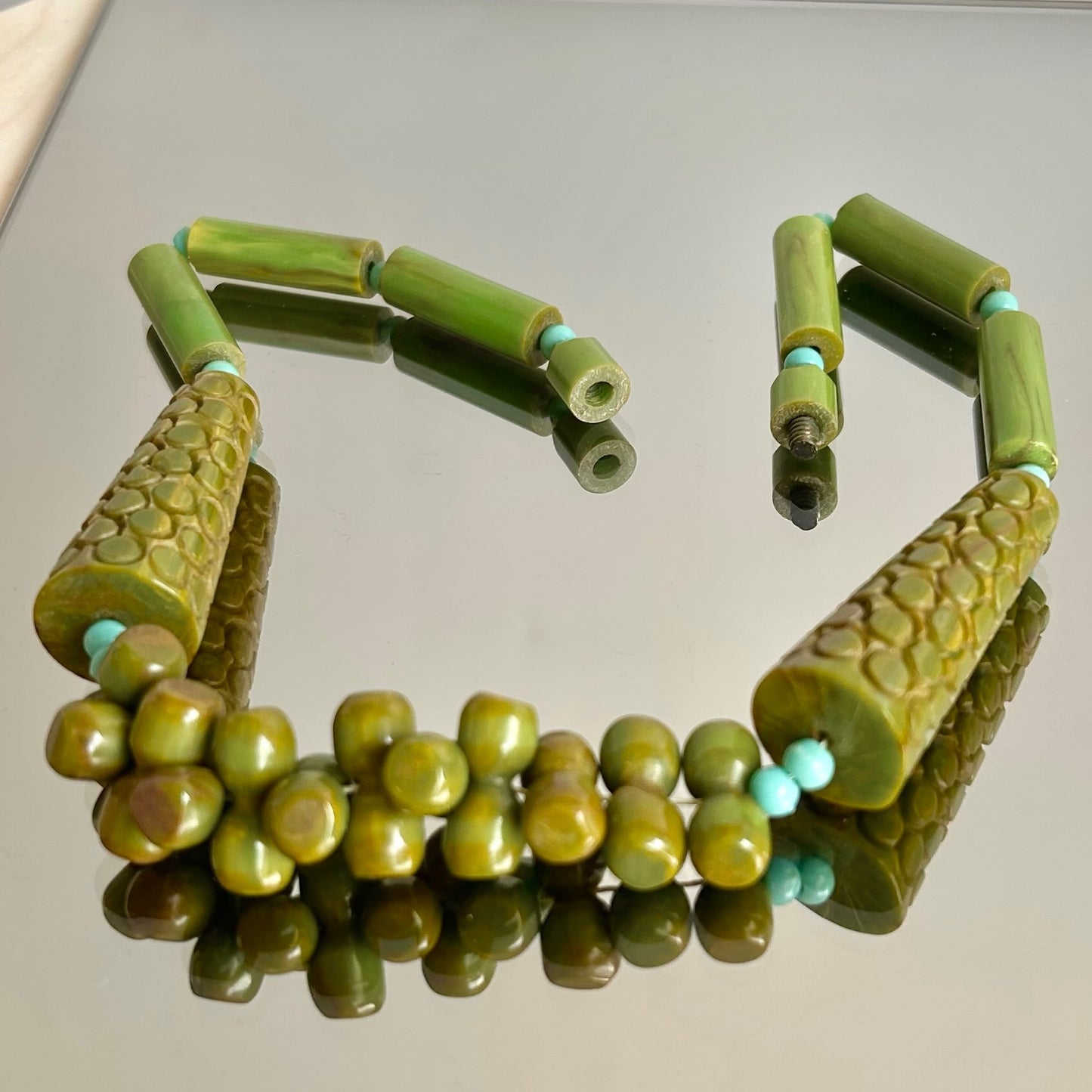 Vintage Green & Turquoise Bakelite Necklace