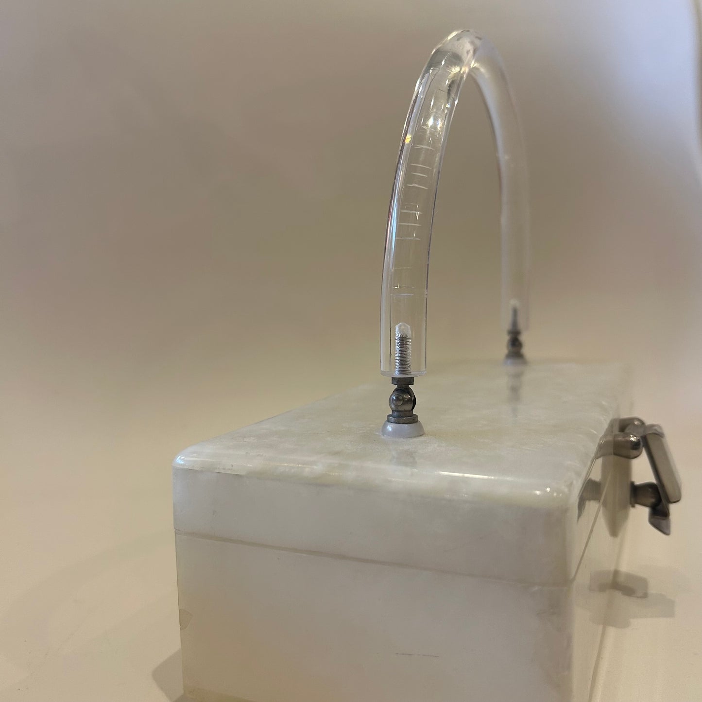 Vintage Llewellyn White Pearlescent Lucite Purse (1118a)