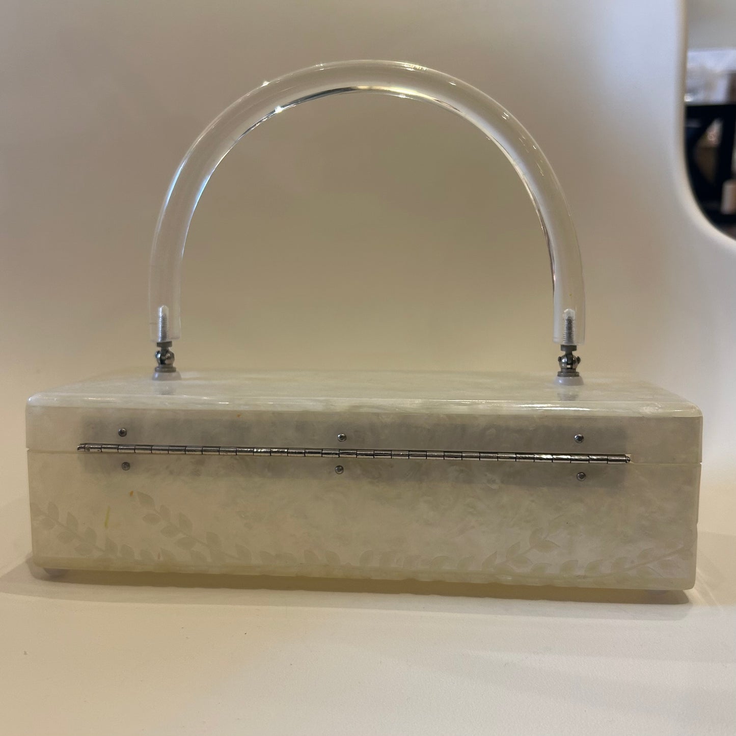 Vintage Llewellyn White Pearlescent Lucite Purse (1118a)