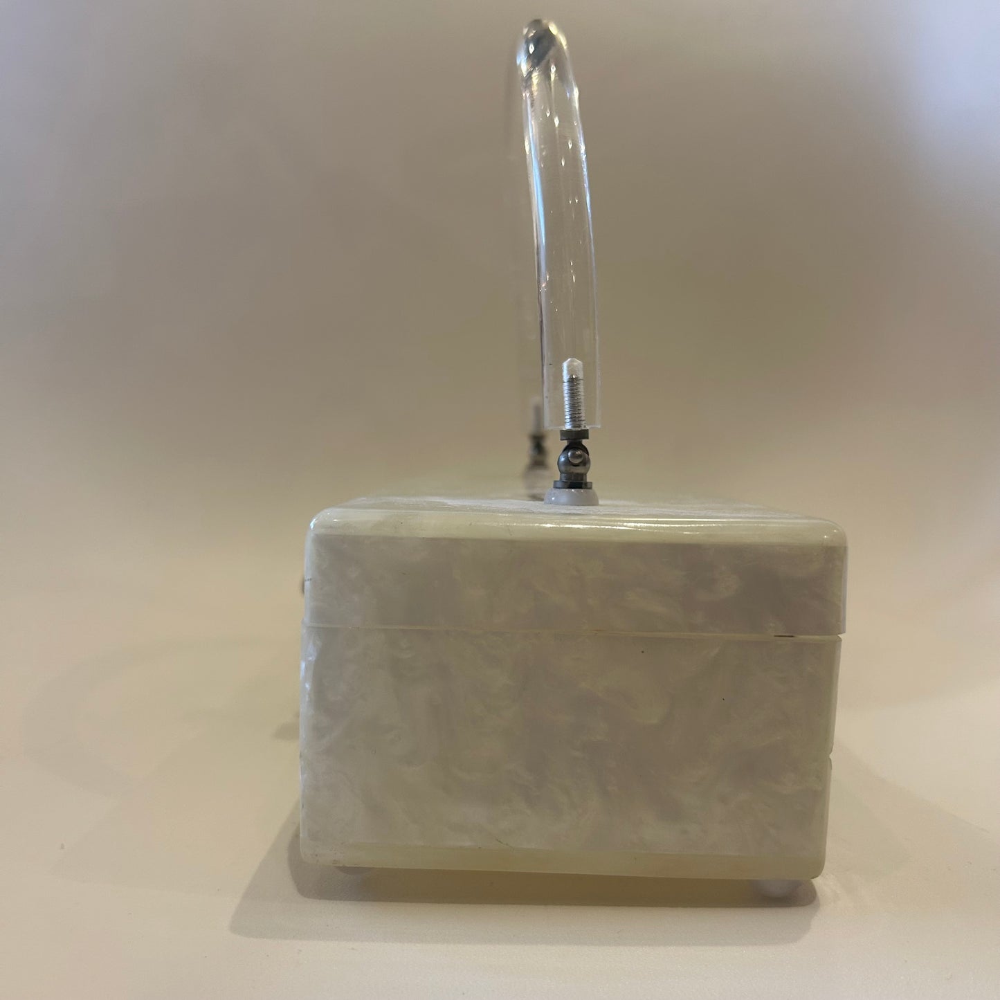 Vintage Llewellyn White Pearlescent Lucite Purse (1118a)