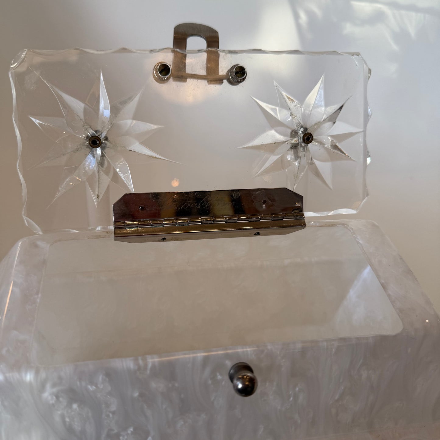Vintage Llewellyn White Pearl & Clear Lucite Purse (1123a)