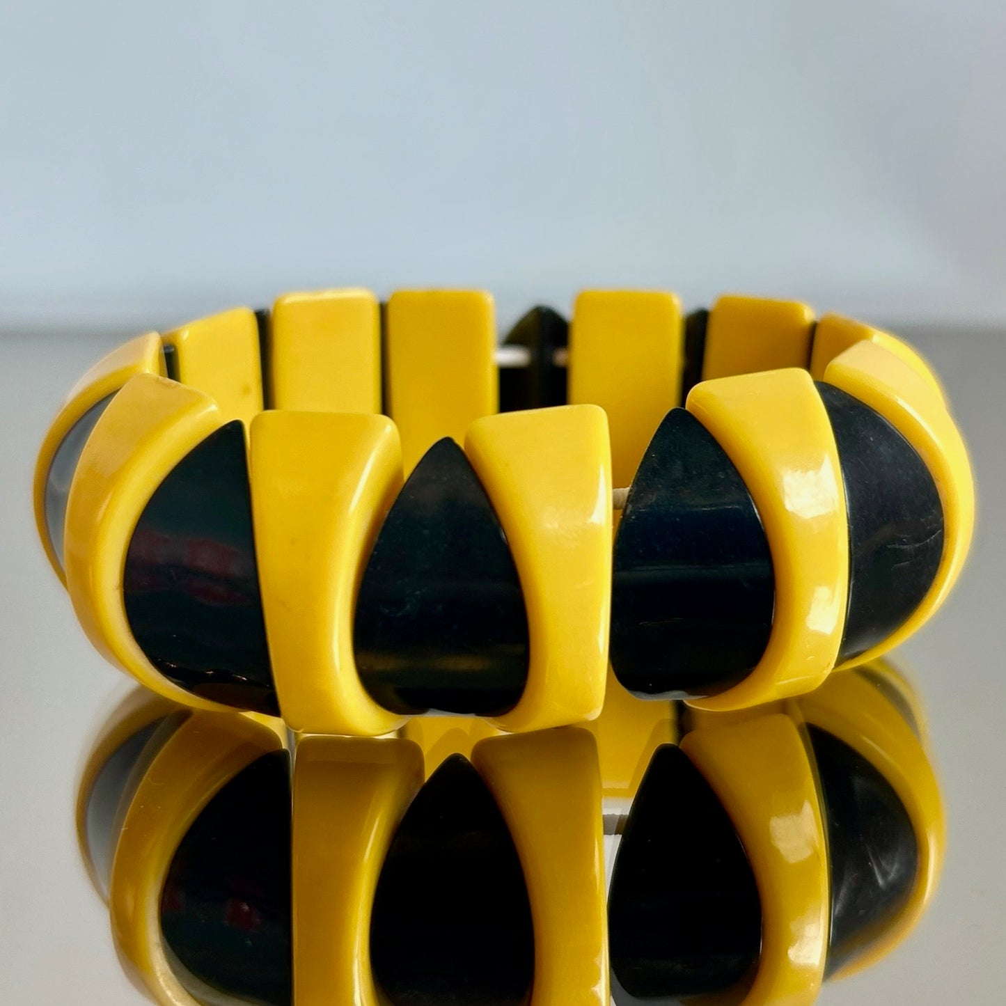 Vintage Geometric Black & Yellow Bakelite Strech Bracelet