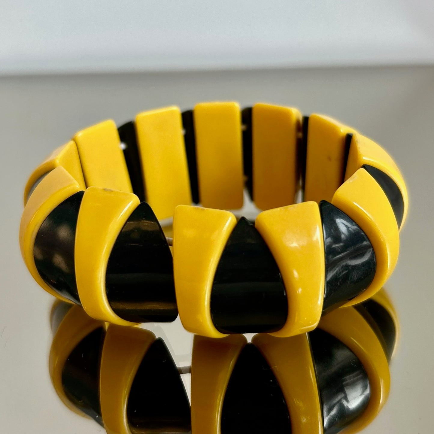 Vintage Geometric Black & Yellow Bakelite Strech Bracelet