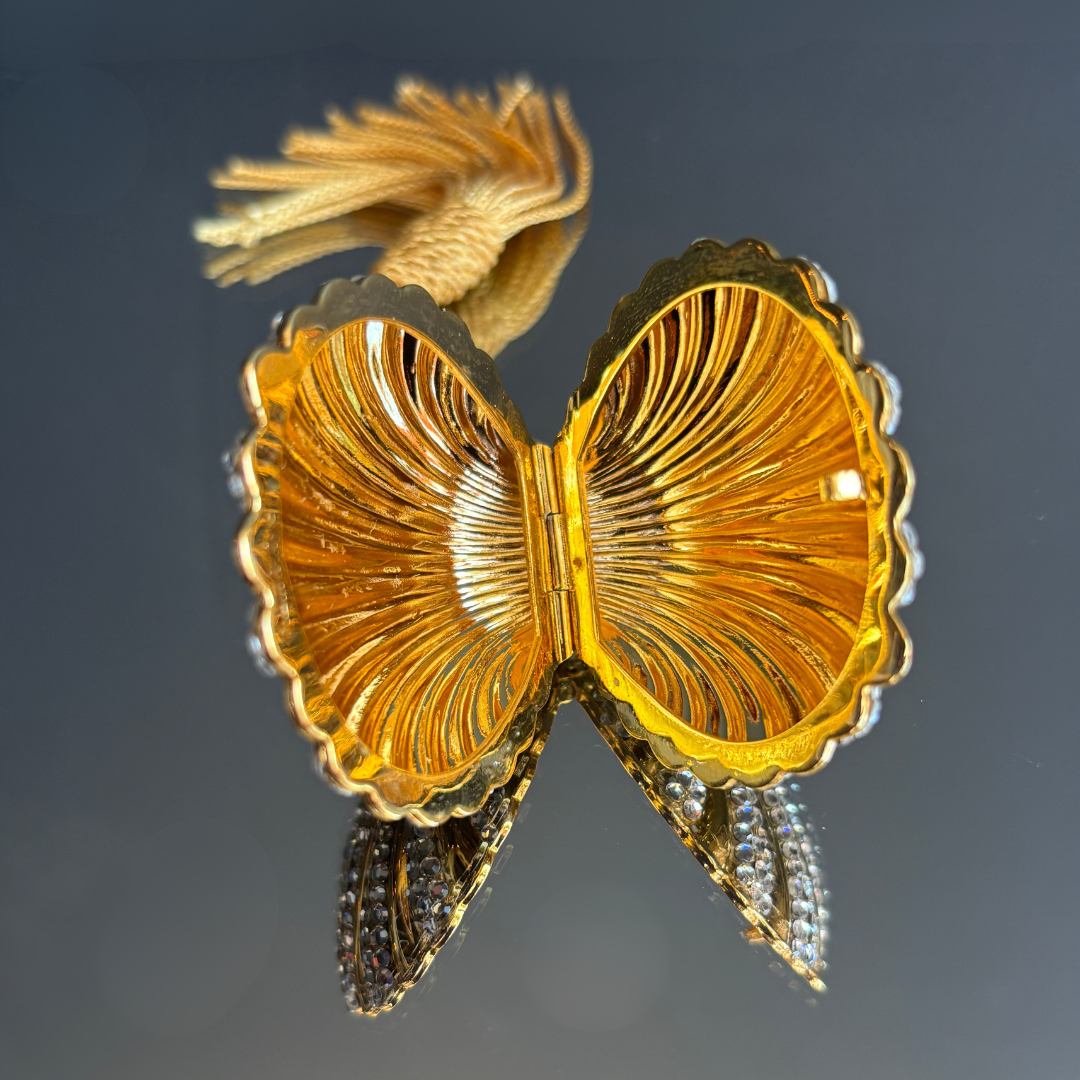 Vintage Judith Leiber Clam Shell Pillbox