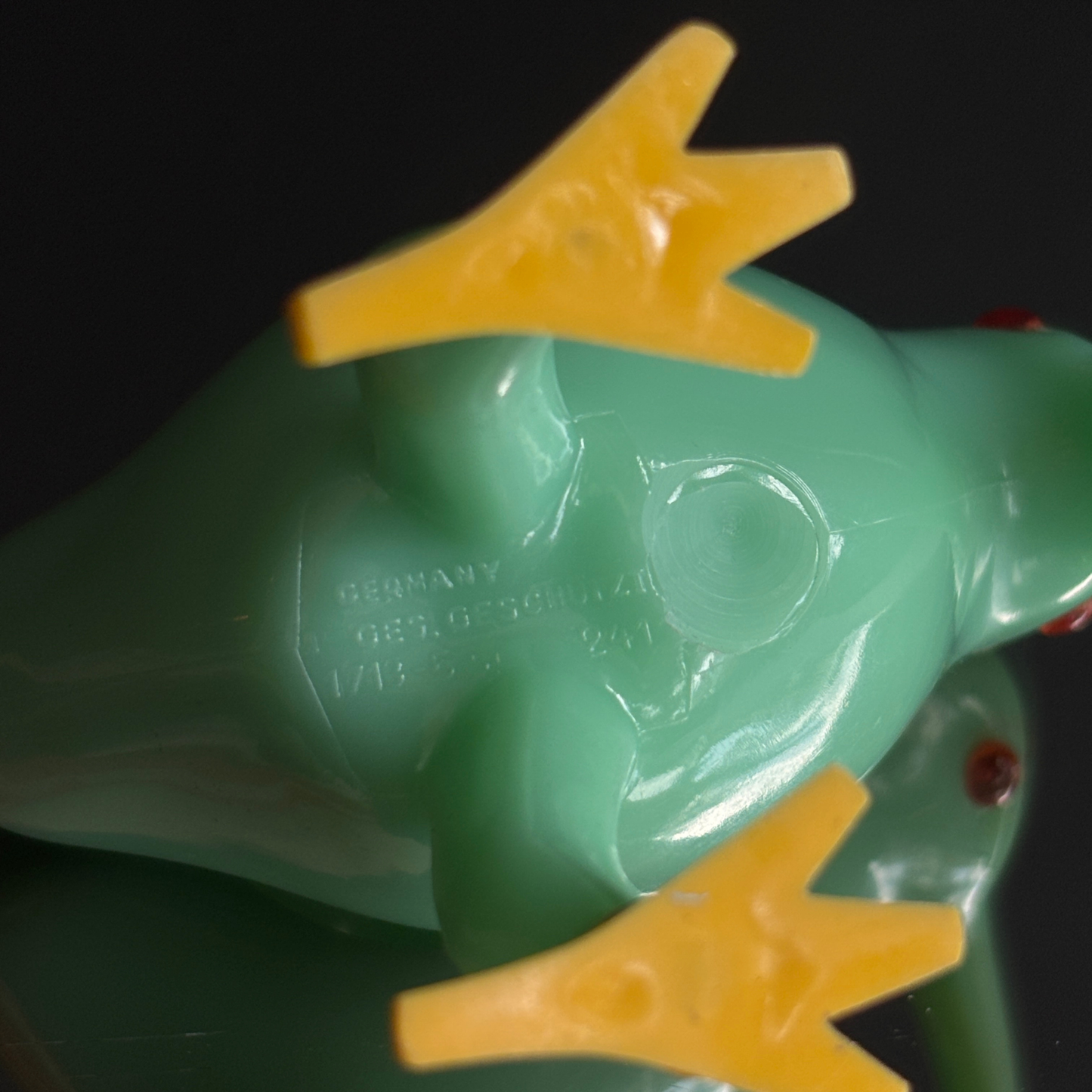 Vintage Plastic Kiwi Bird Egg Cups