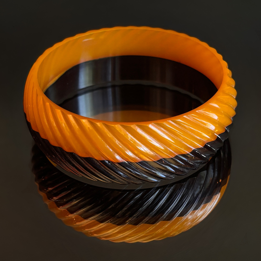 Vintage Butterscotch & Black Diagonal Carved Bakelite Bangle Bracelet