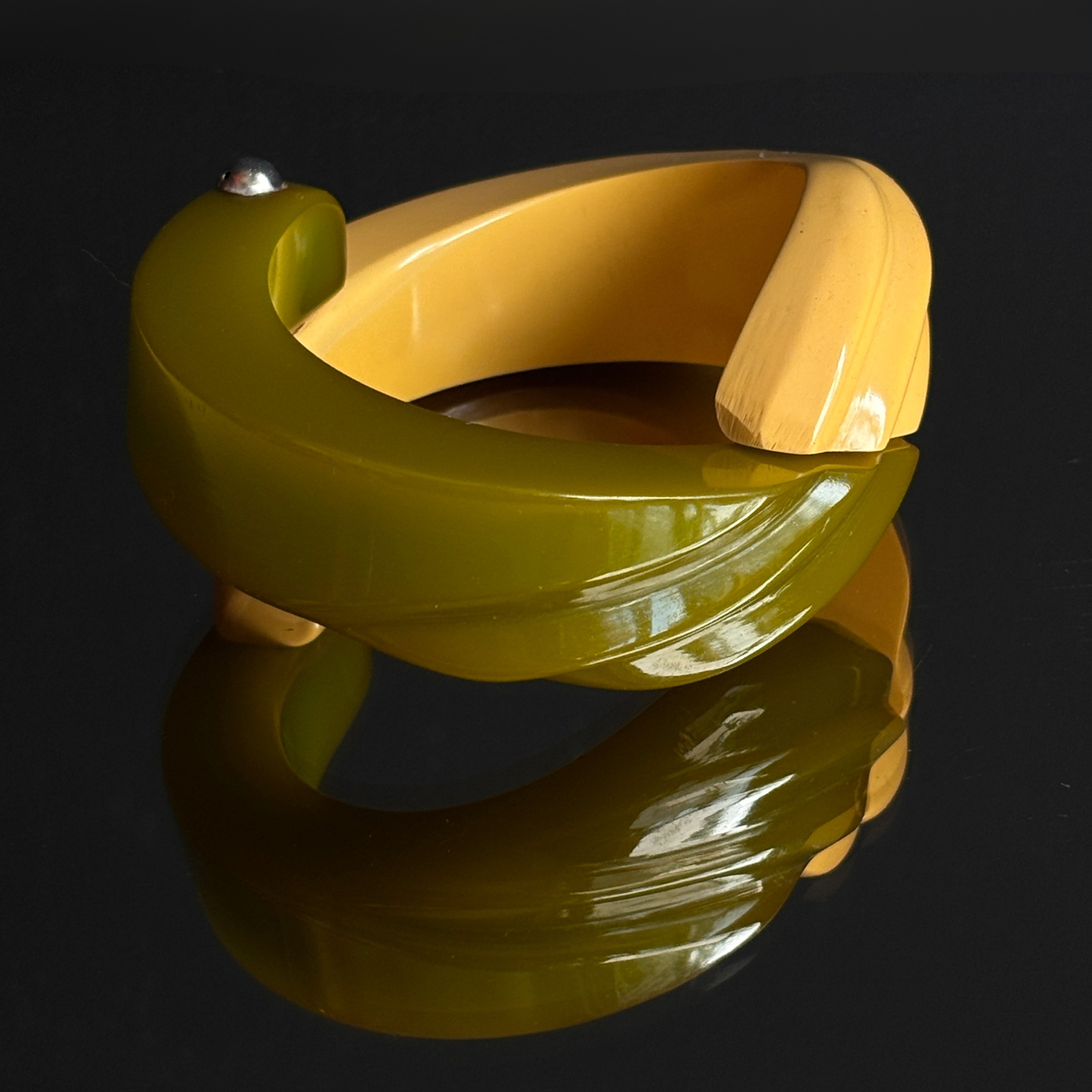 Vintage Olive & Vanilla Carved Bakelite Hinge Clamper Bracelet