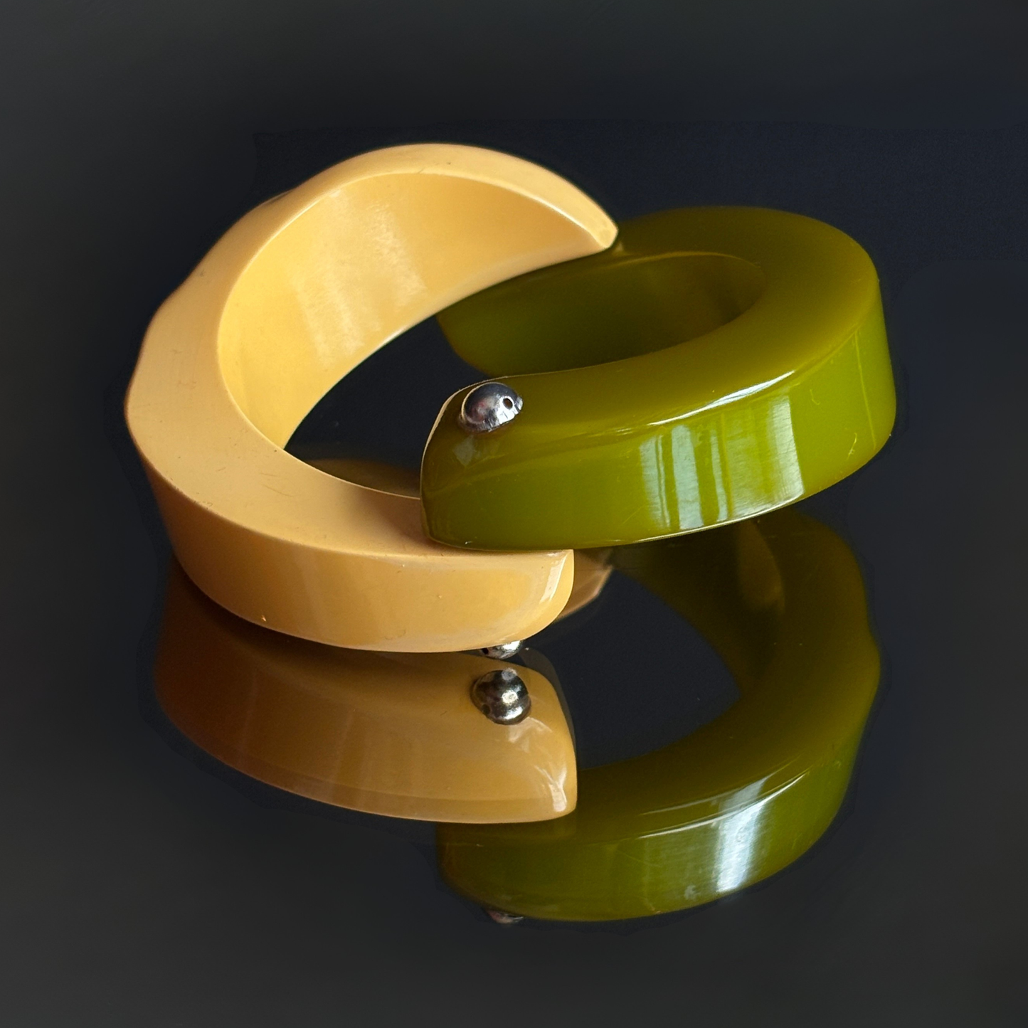 Vintage Olive & Vanilla Carved Bakelite Hinge Clamper Bracelet