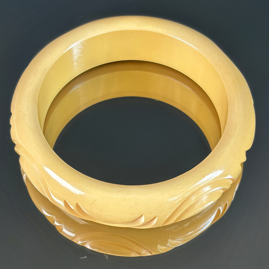 Vintage Vanilla Bakelite Bangle Bracelet