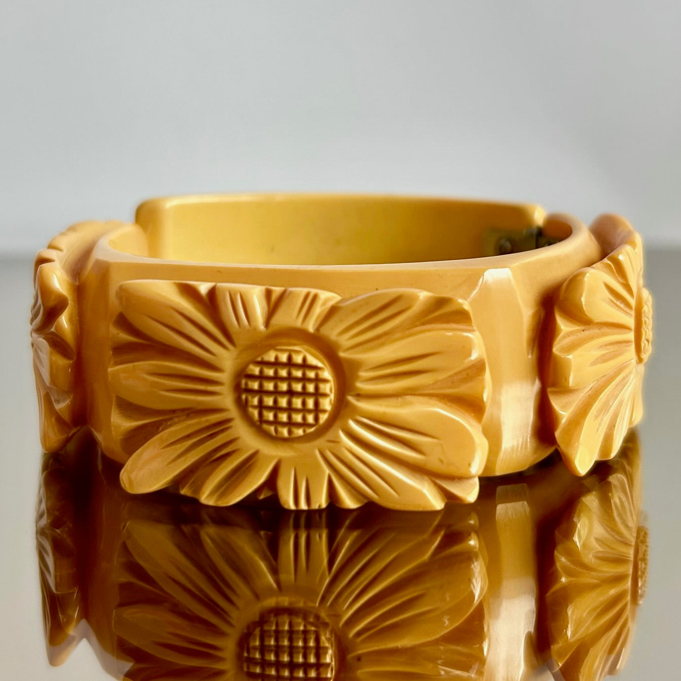 Vintage Yellow Sunflower Bakelite Hinge Clamper Bracelet