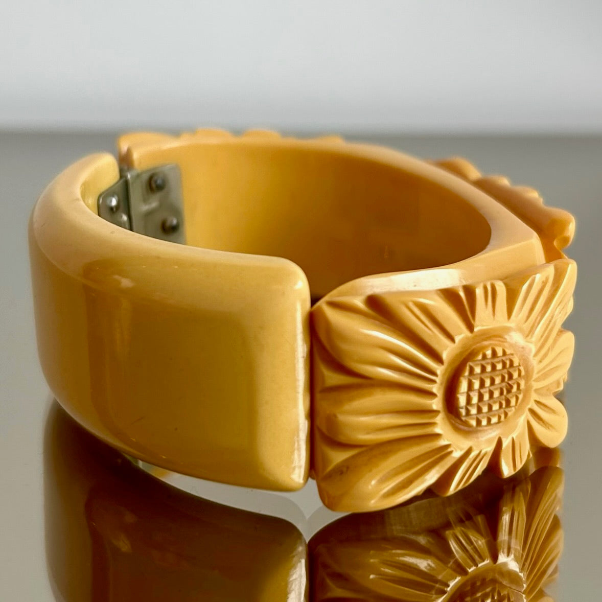 Vintage Yellow Sunflower Bakelite Hinge Clamper Bracelet