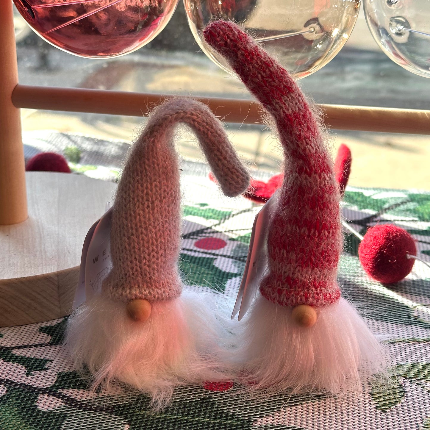 Small Weiste Santa Gnome with Shimmer Sweater Hats