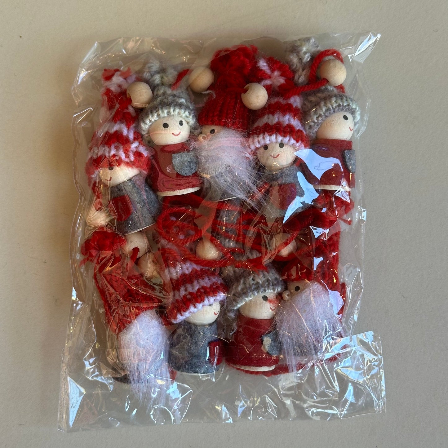 Red & Grey Pixie Garland w/ 9 Figures