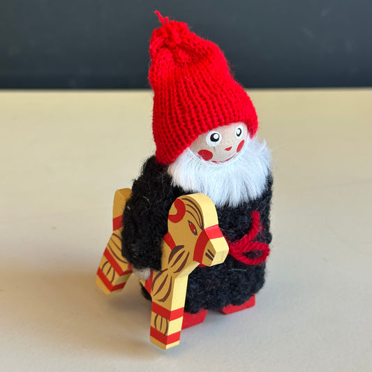 Gnome/Nisse with Jul Bok