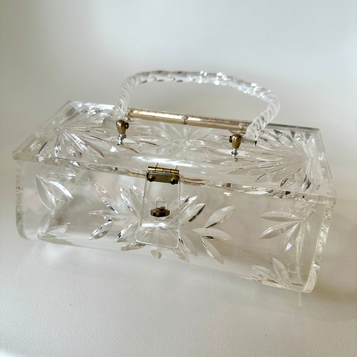 Vintage Clear Lucite Purse (1126b)