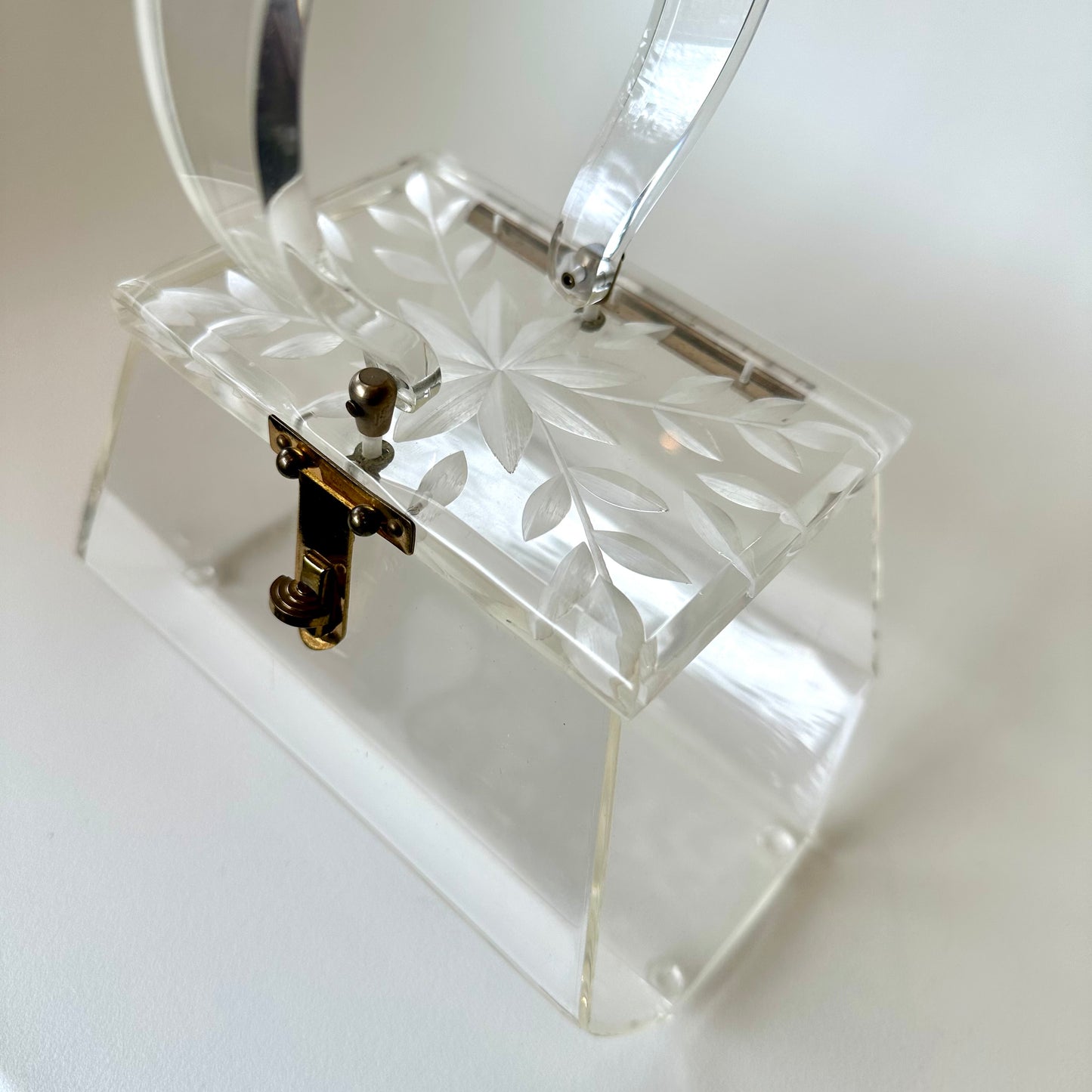 Vintage Clear Lucite Purse (1130b)