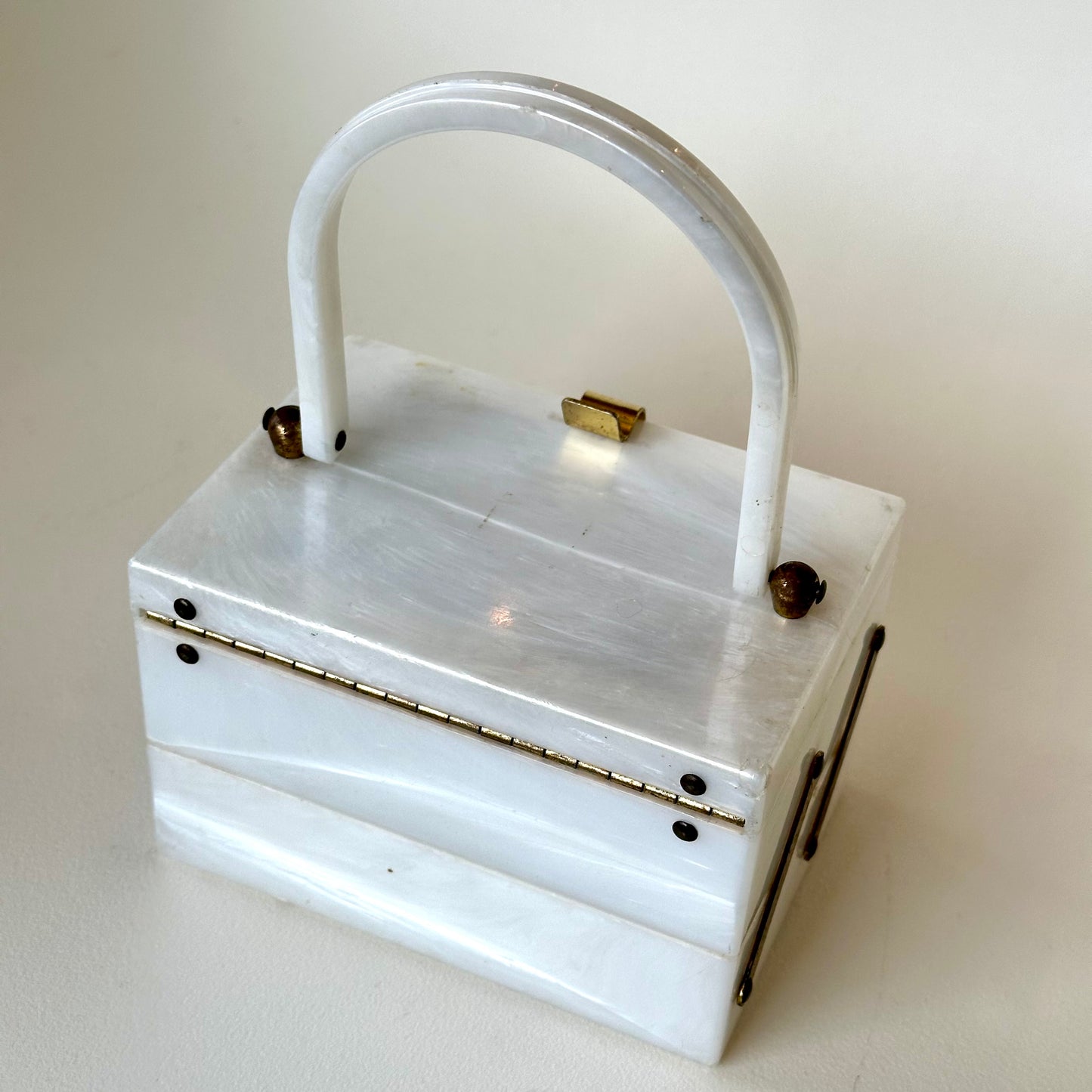 Vintage White Multi-Level Lucite Purse (1121b)