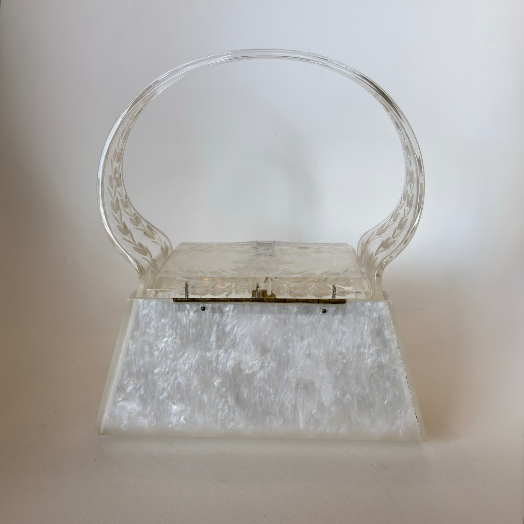 Vintage White Lucite Purse (1123b)