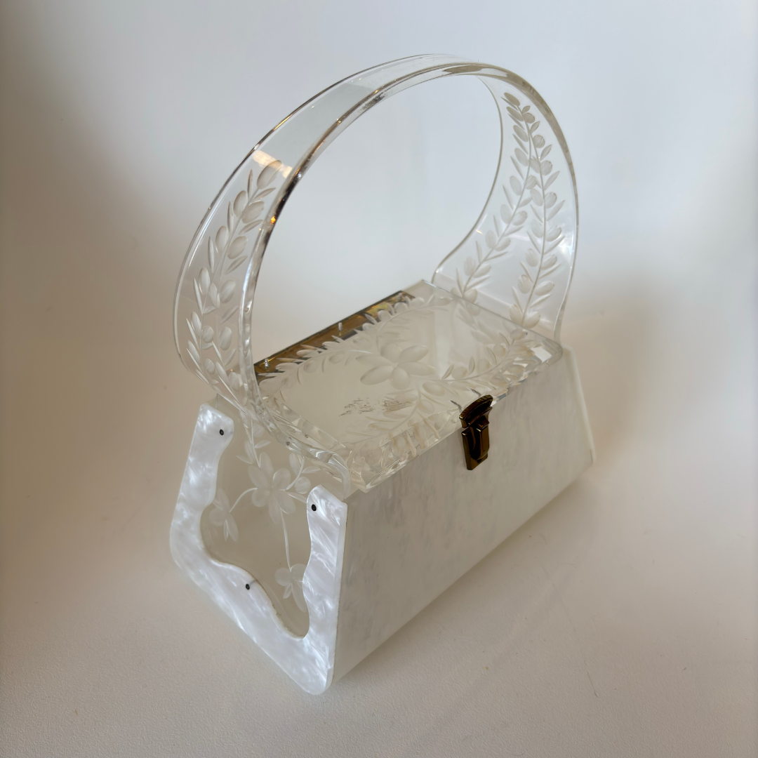 Vintage White Lucite Purse (1123b)