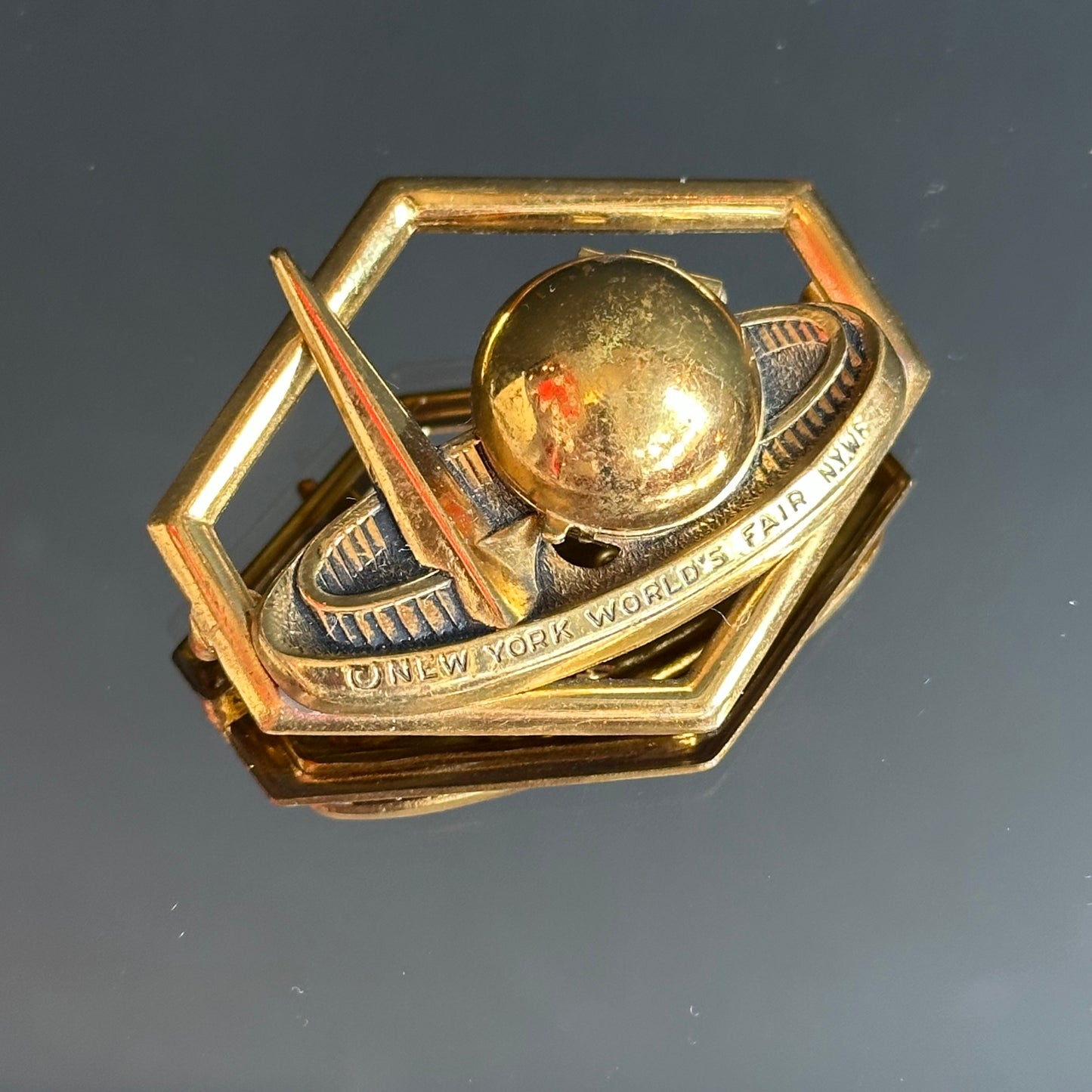 Vintage 1939 New York World's Fair Lapel Pin